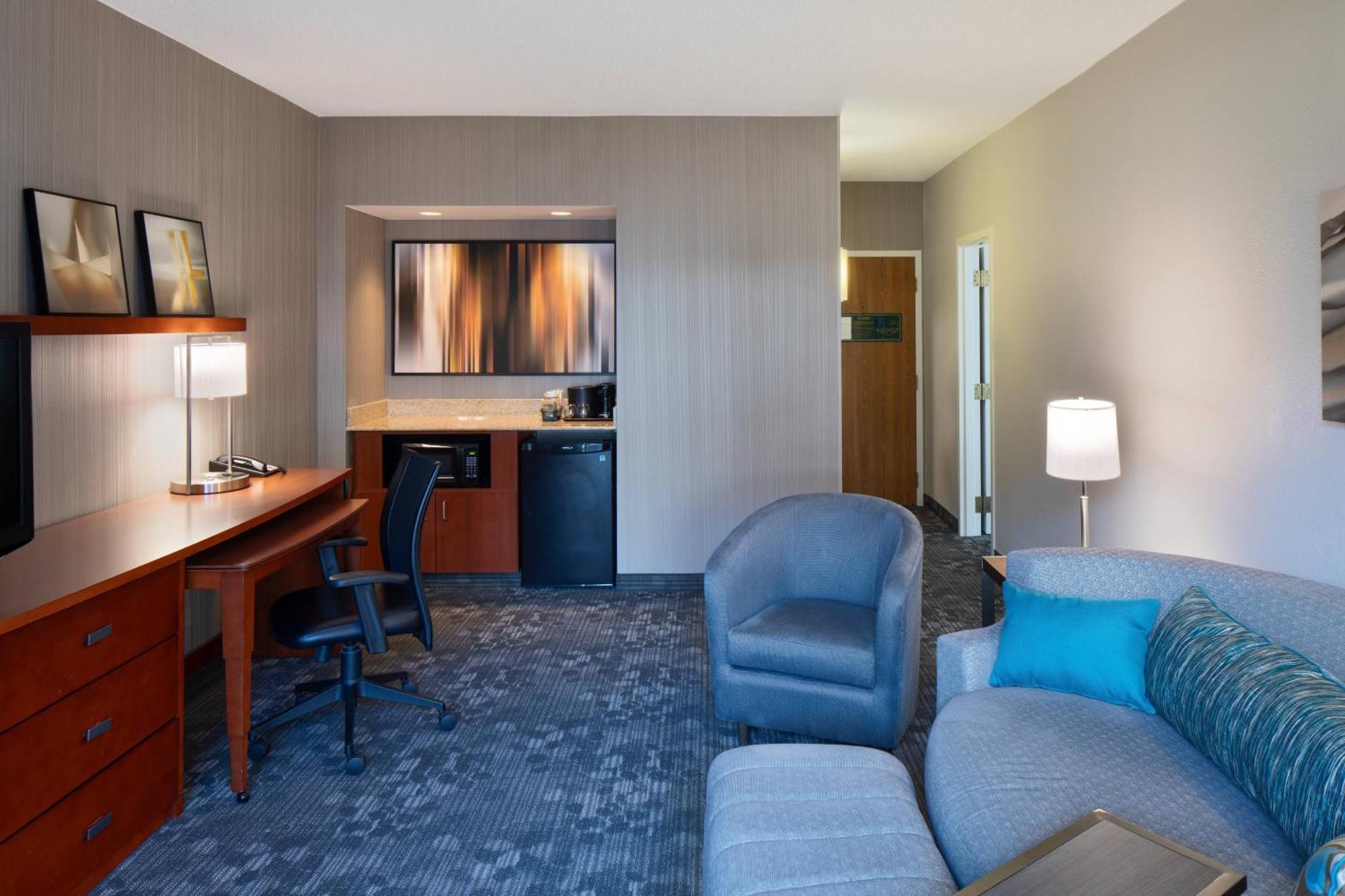 Courtyard Cincinnati Hotel 3*