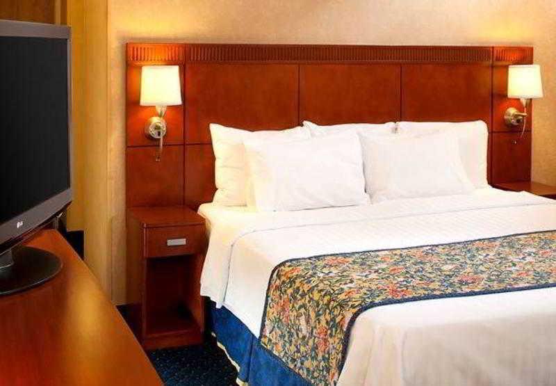 Courtyard Cincinnati 3*