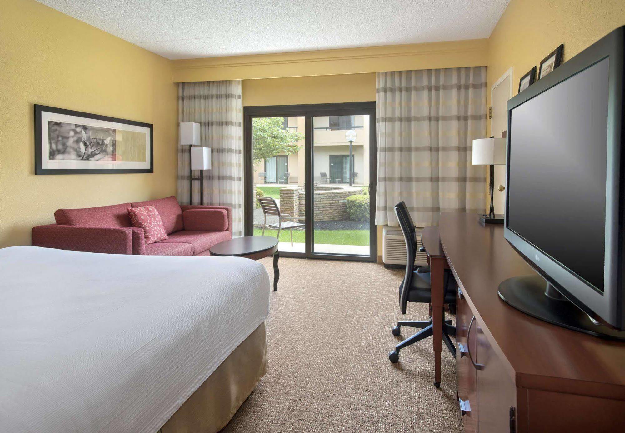 Courtyard Cincinnati Hotel 3*