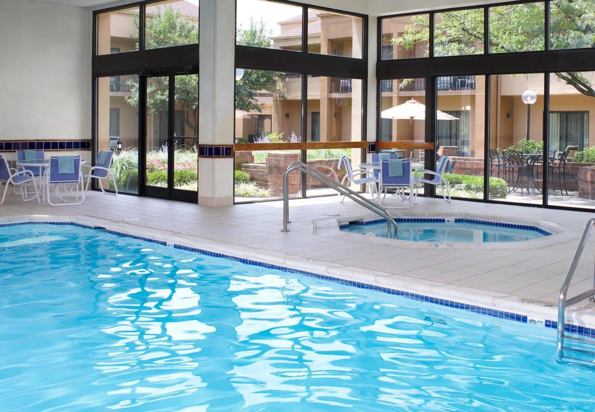 Hotel Courtyard Cincinnati 3*